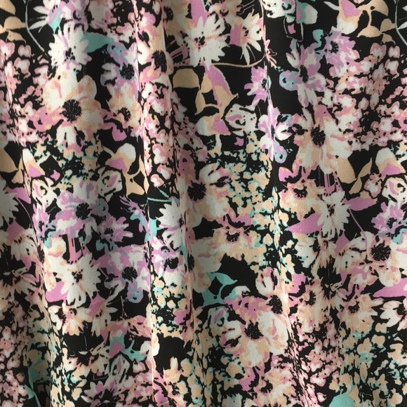 A spring dress - Picture 2 of 3